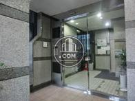 大きな自動ガラス扉