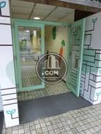 ポップカラーの玄関ドア