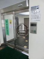 オートロック式の自動ドアがあります
