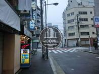 裏路地にございます