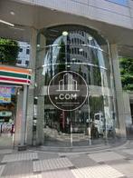 丸みを帯びたエントランスです