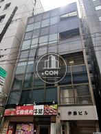 コンパクトなバルコニー付き