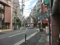 正面入口付近から見た周辺です