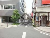 ビル横の脇道