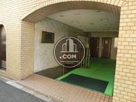 裏路地に玄関