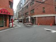 角地にございます