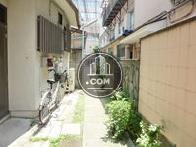 隣接する脇道からの様子