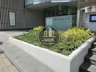 ガラスを使った半透明の館名表示板