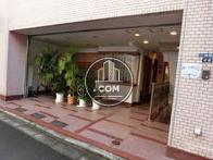 広々とした開放的な入口です