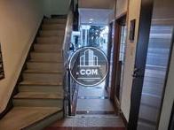 エレベーター内から見たエントランスです