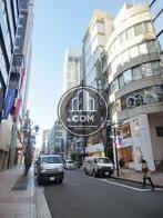 沢山のビルが建ち並びます