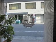 エントランス内からみた前面道路