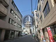全面道路は裏通りです