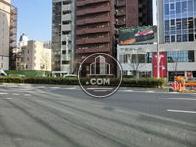 青山通りに面しており目立つ立地環境です
