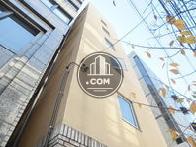 明るい外装の建物