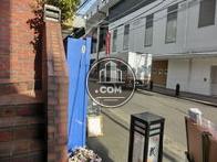駅改札方面です