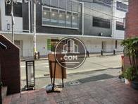 目の前は代々木上原駅です