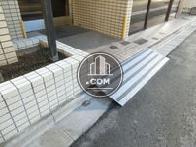 スロープの固定された床面