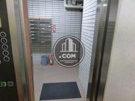 エレベーター内から見たエントランスです