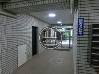 明るいエントランスが印象的です