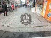 舗装された綺麗な歩道です