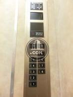 エレベーター内の操作面