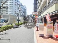 街路樹のある通り