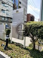 社名版（建物前）