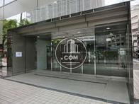 間口の広いエントランスです