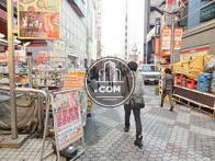 沢山の店舗が建ち並ぶエリア