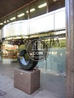 オブシェの配置された入口前