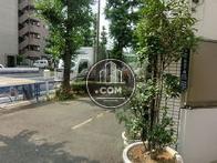 物件から入口から見た周辺です