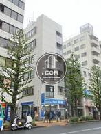 白い外装で構成