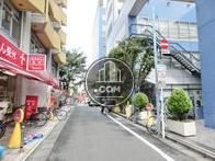 人通りの多い通り