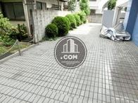 側面側の広い敷地