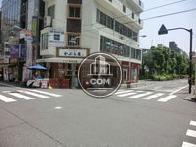 十字路角地です