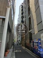 三面が道路に面しています