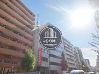 ビルの隣地の様子