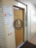 ９名乗りのエレベーターになります