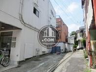 隣接する側道