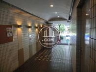 間接照明が綺麗なエントランスです