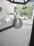 玄関から前の通りを見た光景