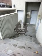 ビル裏側にある通用口