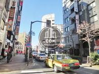 多くの店舗が建ち並ぶエリア