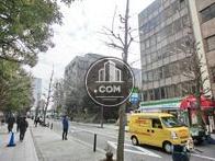 街路樹の立ち並ぶ通り