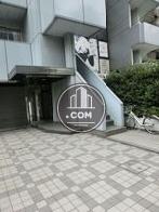 正面向って右側に設置されています