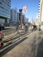 玄関左側の通りの様子