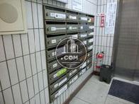 エレベーター手前に集合ポストがあります