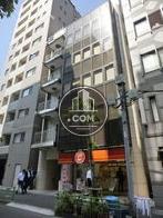 各階にバルコニーがあります