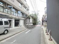 前面通り奥からの様子